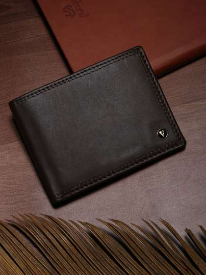 Van Heusen Men Leather
                    Wallets