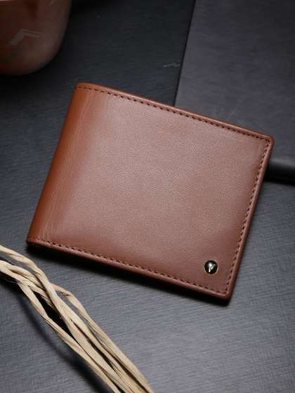 Van Heusen Men Leather
                    Wallets