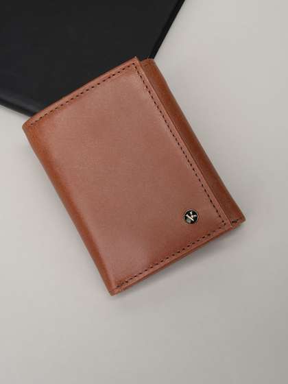 Van Heusen Men Leather
                      Wallets