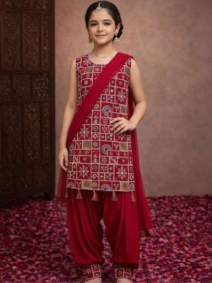Sangria Girls
                      Embroidered Round Neck Kurti & Salwar With
                      Dupatta
