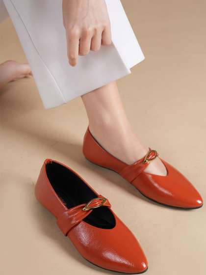 DROP BOLD Women
                          Textured Buckles Flats