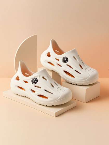 AMAEZO Men Clogs
                    Sandals