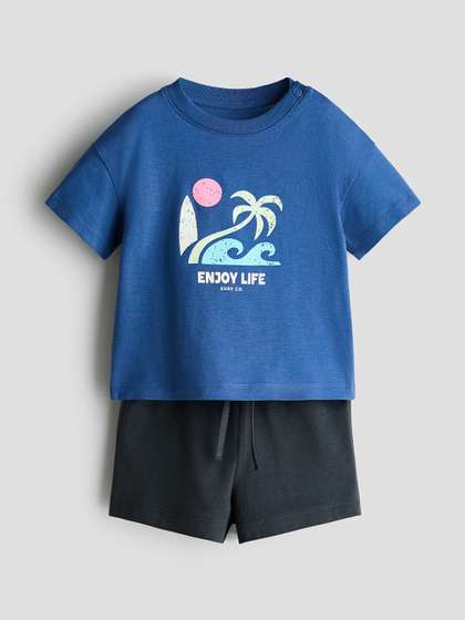 H&M Boys Graphic
                    Printed Round Neck Pure Cotton T-shirt & Shorts