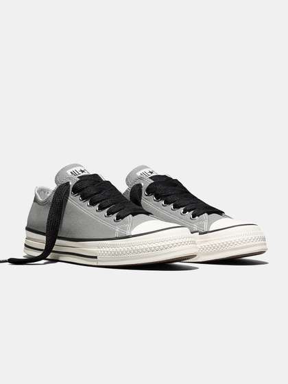 Converse Unisex
                        Chuck Taylor All Star Throwback Low Top Sneaker