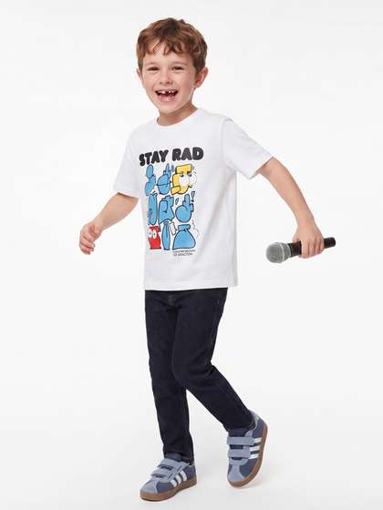 United Colors of
                    Benetton Oversized Relaxed Fit Round Neck Graphic
                    Print T-Shirt