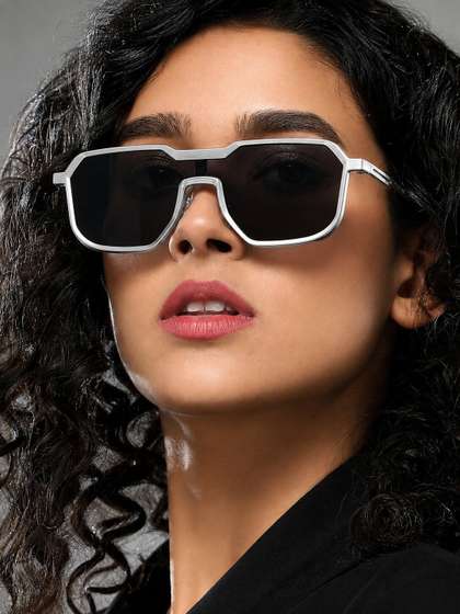 HAYDEN haiza Women
                          Black Lens & Silver-Toned Oversized
                          Sunglasses with