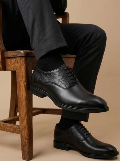 House of Pataudi Men
                        Leather Formal Shoes