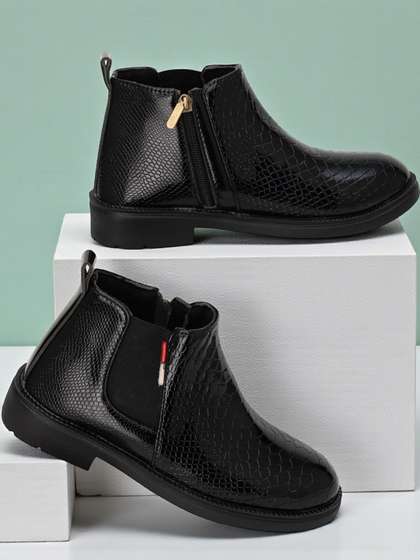 Freeplay Boys High-Top
                    Chelsea Boots