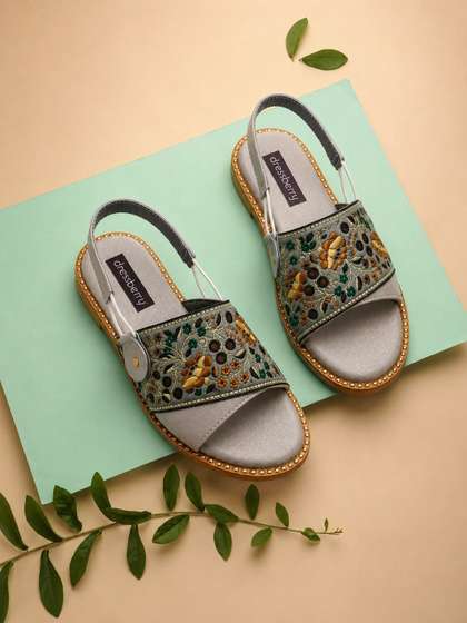 DressBerry Women
                        Embellished Open Toe Flats with Embroidered