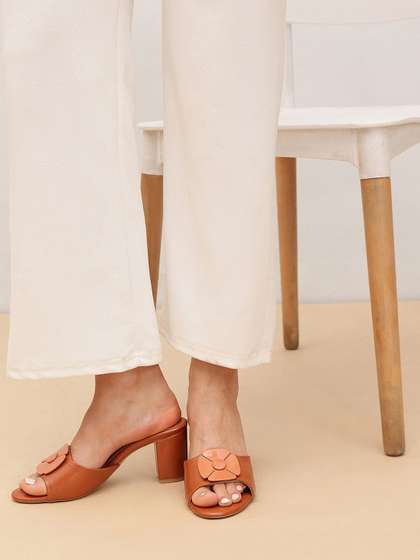 Pair ie Tales Women
                        Leather Block Pumps