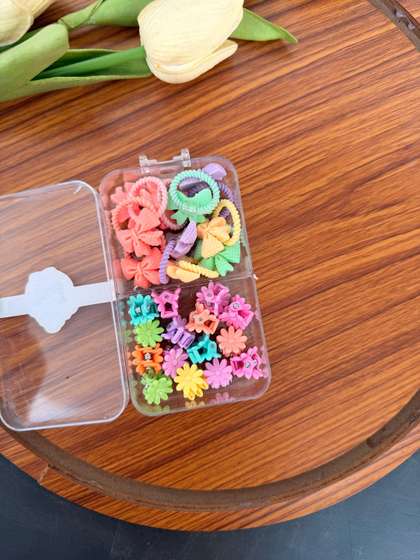 Radhya Accessories Girls
                    Hair Accessory Set of