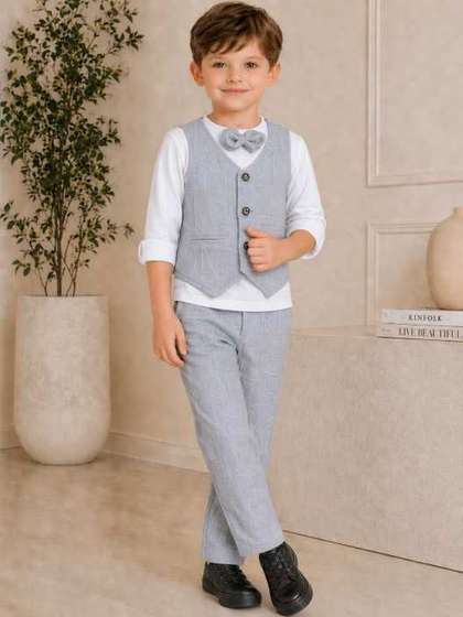 Ninas Boys T-shirt
                      with Trousers