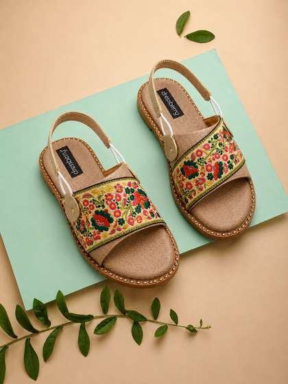 DressBerry Women
                          Embellished Open Toe Flats with Embroidered