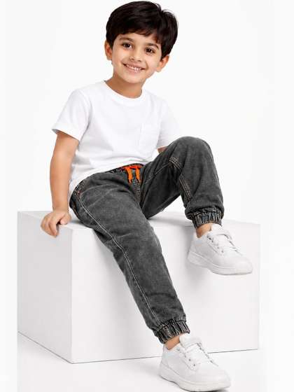 HERE&NOW Boys
                      Jogger Mid-Rise Light Fade Jeans