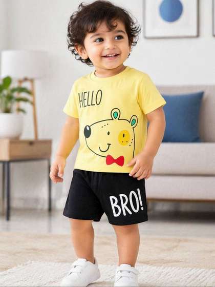 Aakriti Unisex Kids
                      Printed T-shirt with Shorts