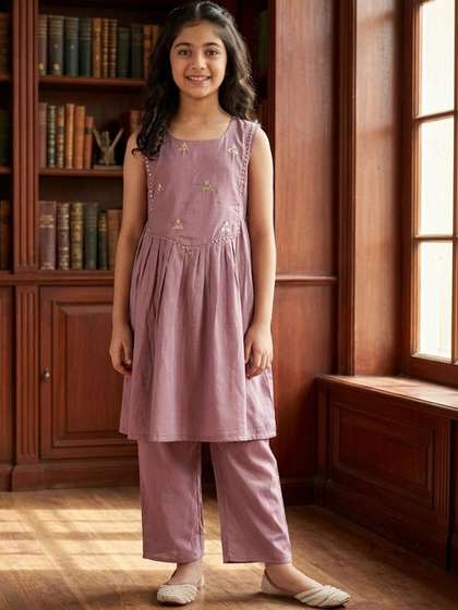 House of Pataudi Girls
                    Embroidered Pure Cotton Round Neck Kurta &
                    Pyjamas