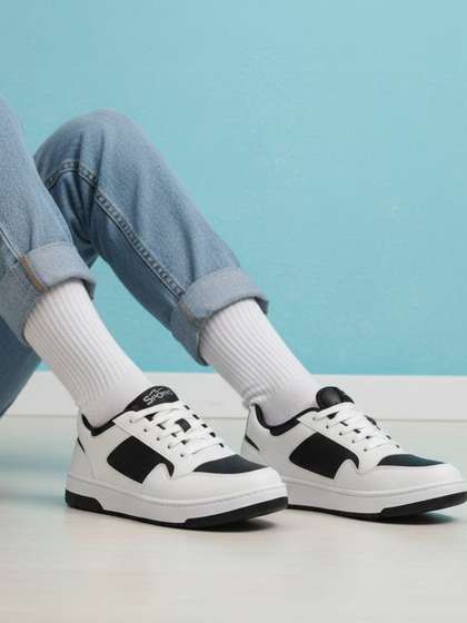 Akiko Men
                          Colourblocked Sneakers