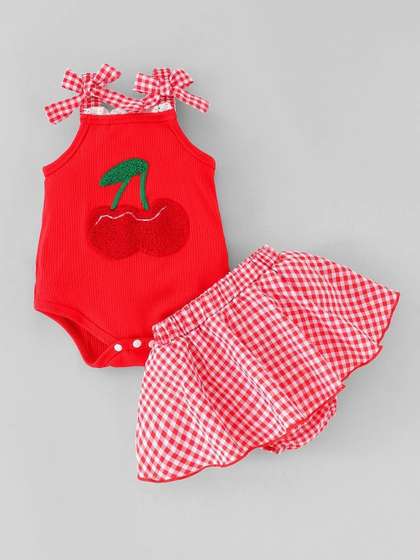 Hopscotch Girls T-shirt
                    with Shorts