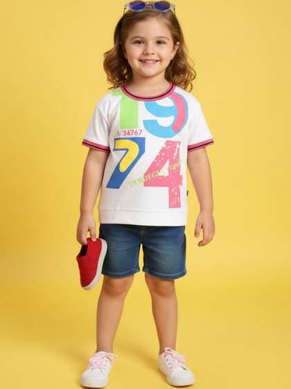 V-Mart Girls Printed
                    T-shirt