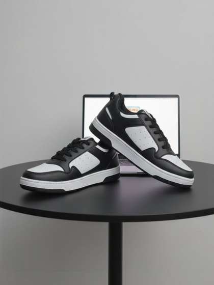 Akiko Men
                      Colourblocked Sneakers