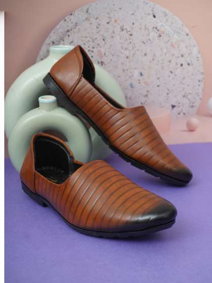 Akiko Men Textured
                          Loafers