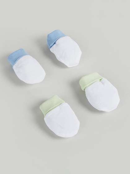 Juniors by Babyshop
                    Infant Boys Organic Cotton Mittens