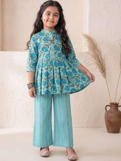 Here&Now X Kinder
                    Kids Girls Floral Printed Pleated Pure Cotton Kurti
                    with Palazzos