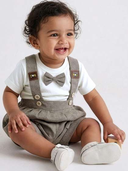 Hopscotch Infants Boys
                    Bow Applique Organic Cotton T-shirt With Shorts