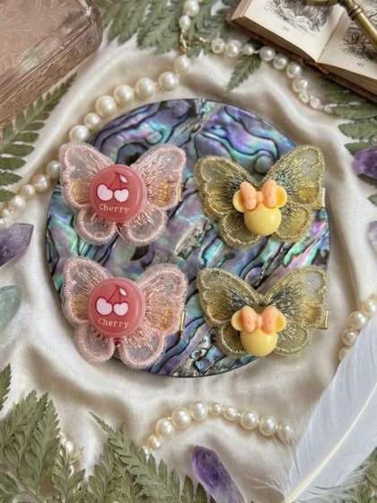 Radhya Accessories Girls
                    Set of 4 Alligator Hair Clip