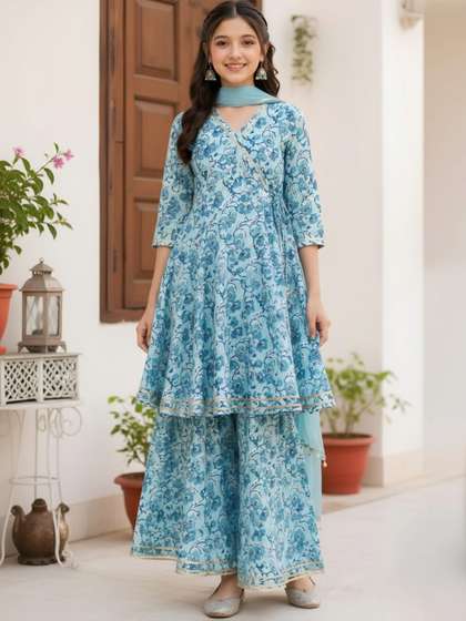 FELIZ THE DESIGNER
                      STUDIO Girls Printed V-Neck Cotton Kurta With
                      Sharara & Dupatta