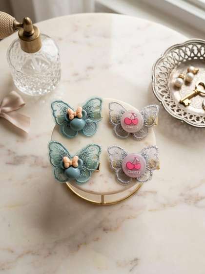 Radhya Accessories Girls
                    Set of 4 Alligator Hair Clip
