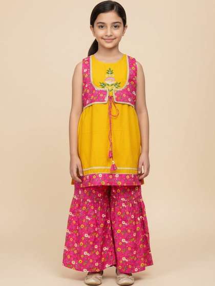 Flyfinns Girls Floral
                    Regular Thread Work Kurta with Sharara