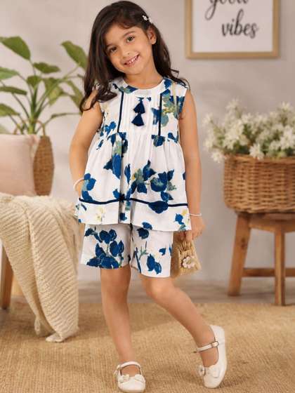 Superminis Girls Printed
                    Top with Shorts