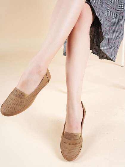 The Roadster
                        Lifestyle Co Women Round Toe Slip-On Bellies
                        Mojaris