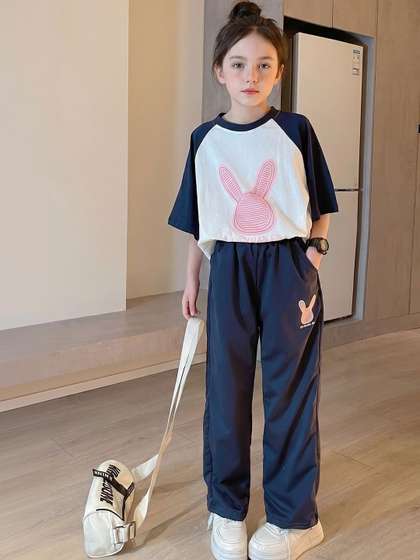 FOREVER FRIDAY Girls
                    Printed T-shirt with Trousers
