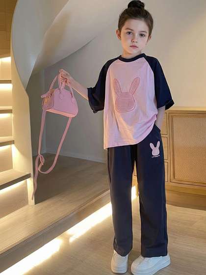 FOREVER FRIDAY Girls
                    Printed T-shirt with Trousers