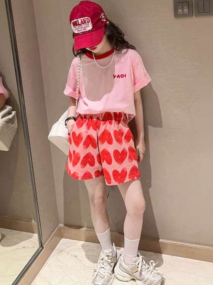 FOREVER FRIDAY Girls
                    Printed Round Neck T-shirt with Shorts
