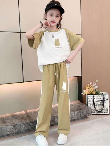 FOREVER FRIDAY Girls
                    Printed T-shirt with Trousers