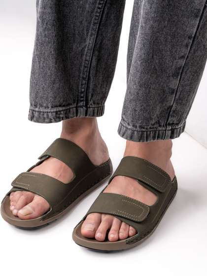 Roadster Men Comfort
                    Sandals
