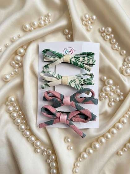 Radhya Accessories Girls
                    Set of 4 Alligator Hair Clip