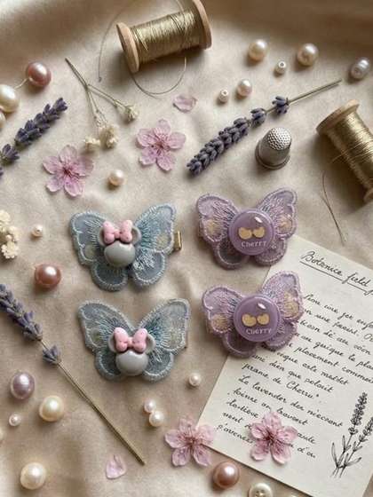Radhya Accessories
                      Girls Set of 4 Butterfly Alligator Hair Clip