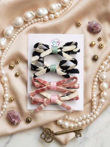 Radhya Accessories Girls
                    Set of 4 Alligator Hair Clip