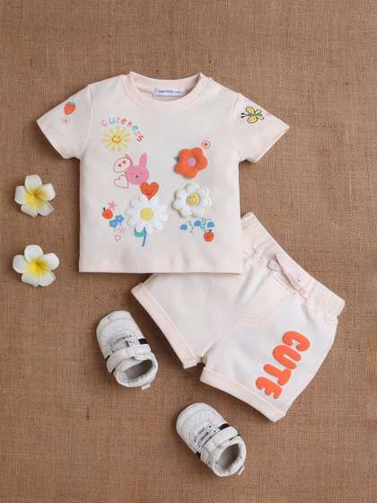 MeeMee Girls Printed
                    T-shirt with Shorts