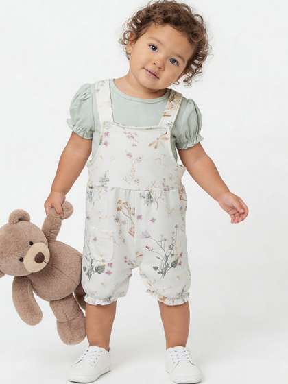 Juniors by Babyshop
                      Infant Girls Floral Printed Pure Cotton Short
                      Dungarees With T-Shirt