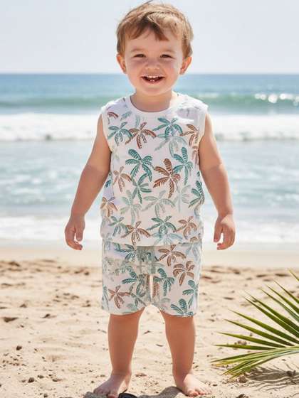 V-Mart Boys Printed
                    T-shirt with Shorts