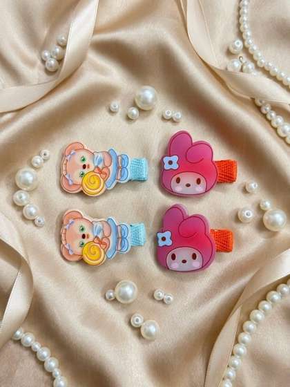 Radhya Accessories
                      Girls Set of 4 Alligator Hair Clip