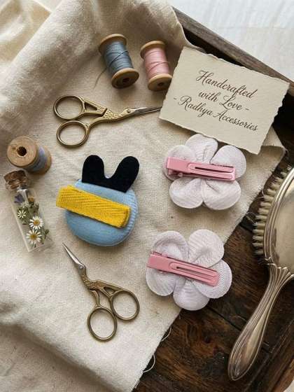 Radhya Accessories
                      Girls Set of 3 Alligator Hair Clips