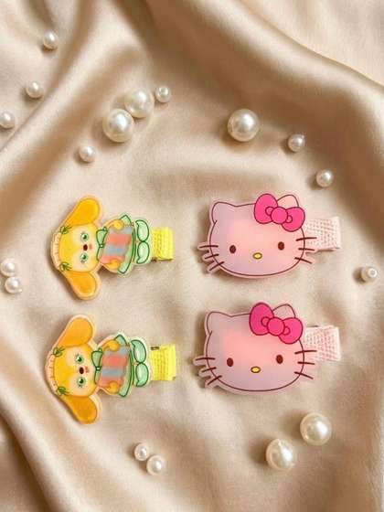 Radhya Accessories Girls
                    Set of 4 Tic Tac Hair Clip