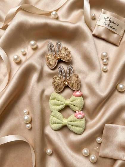Radhya Accessories Girls
                    Set of 4 Alligator Hair Clip