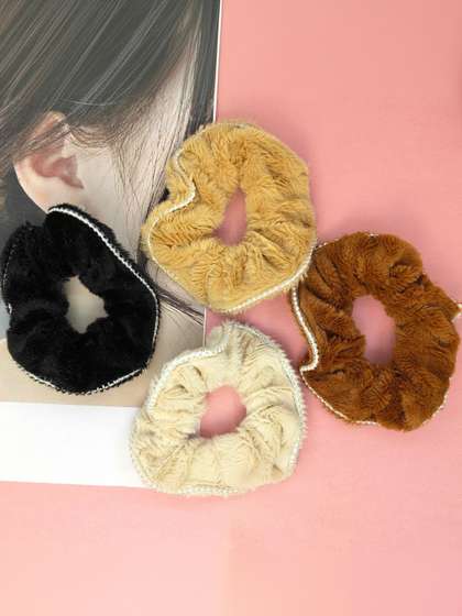 Balasundri Girls Set of
                    4 Ponytail Holders